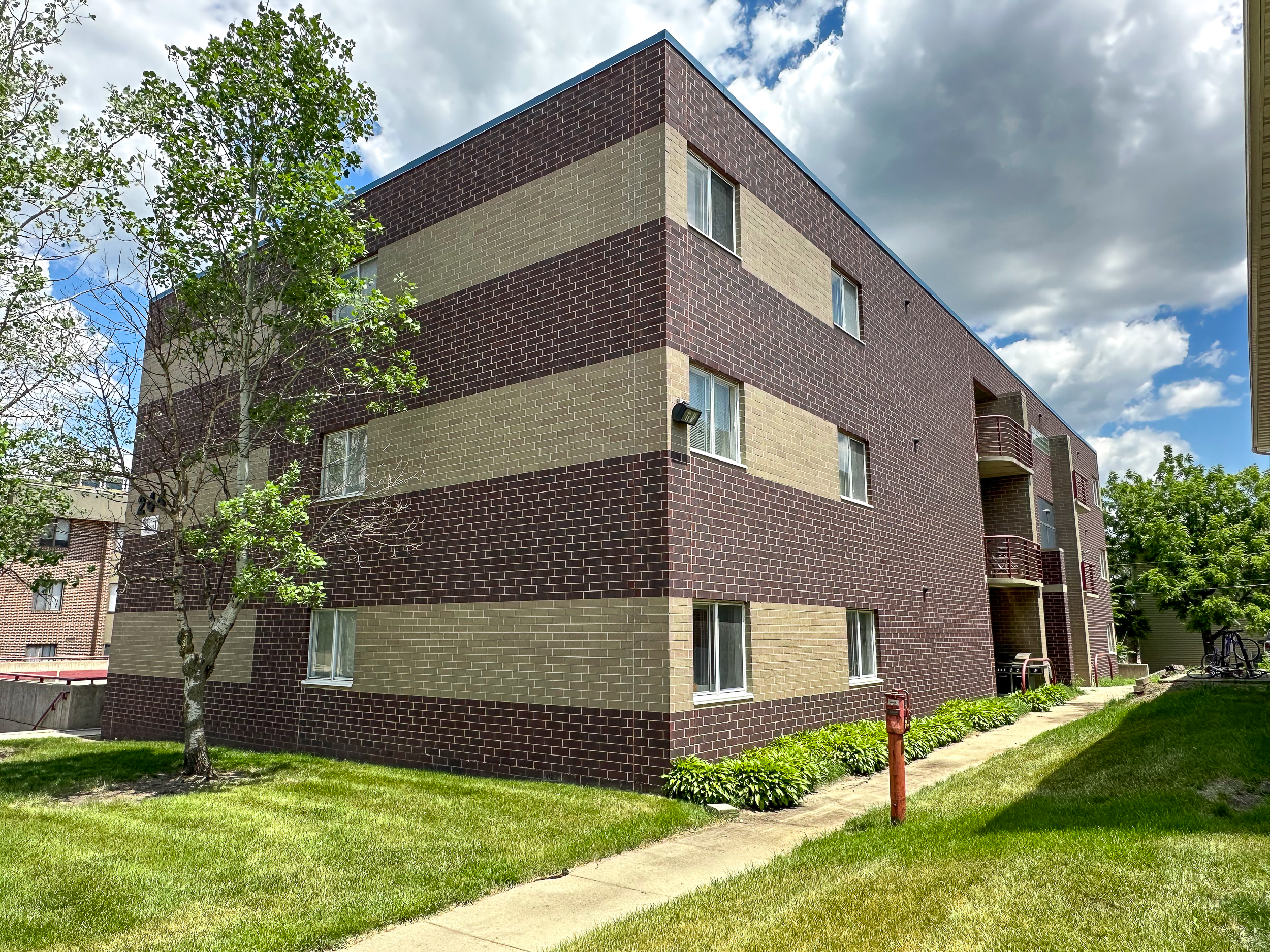 244 N. Hyland Ave