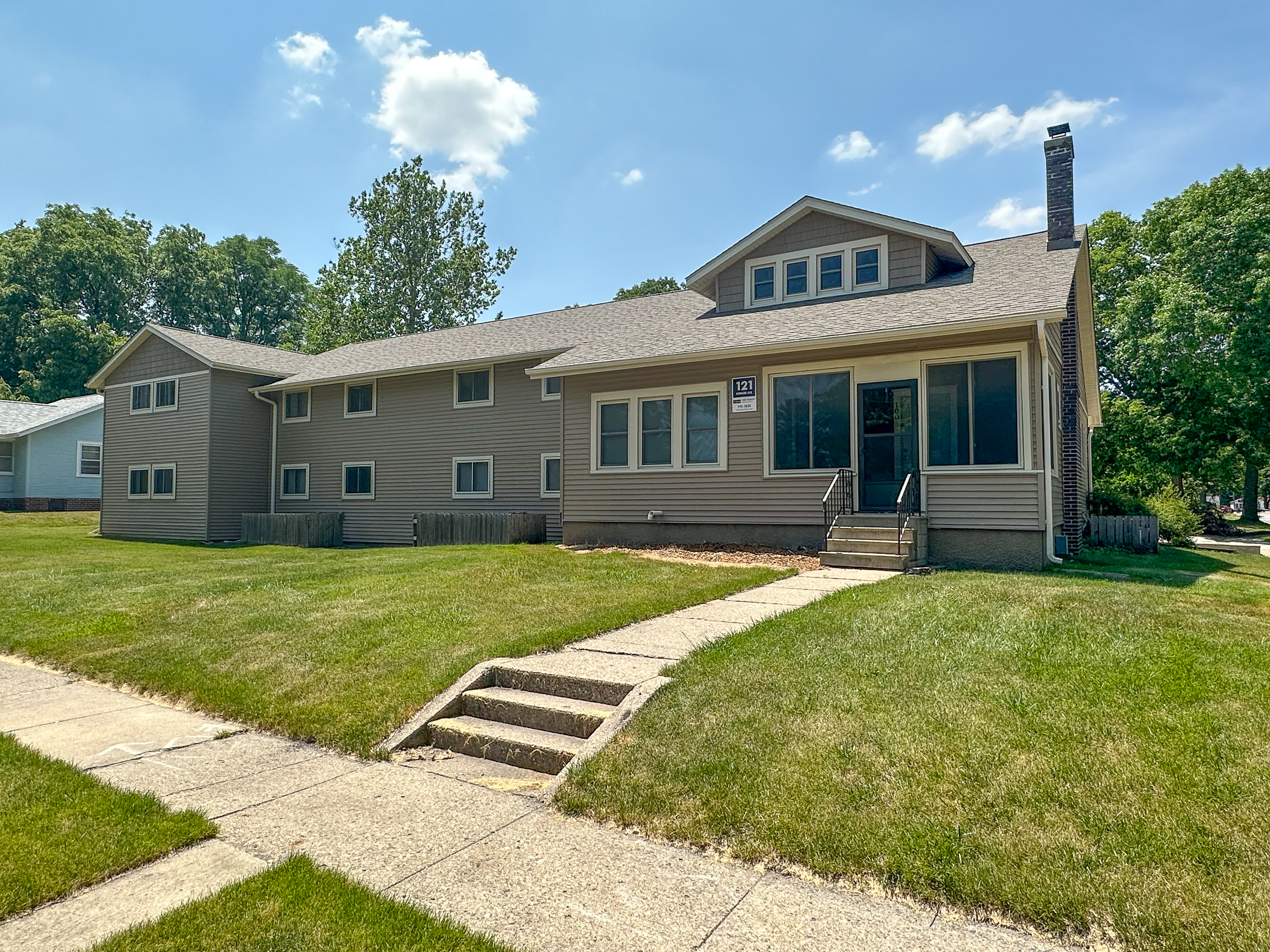 121 Howard Ave