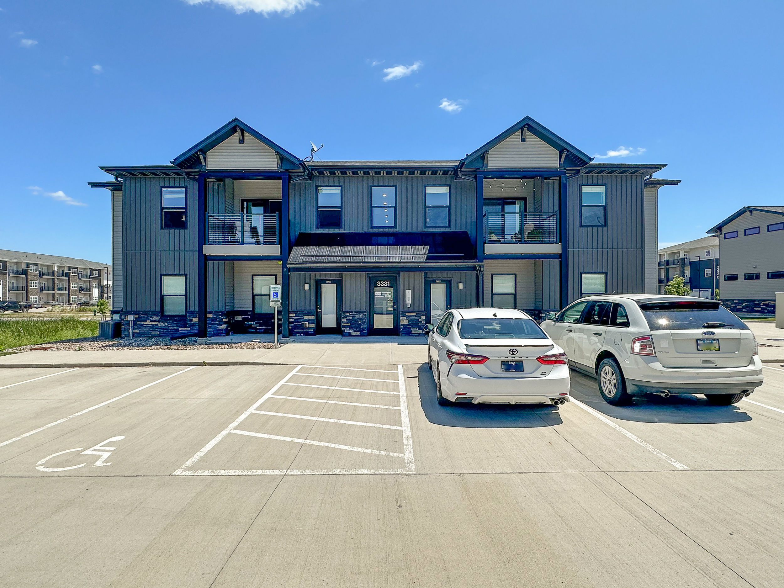 3331 Aurora Ave