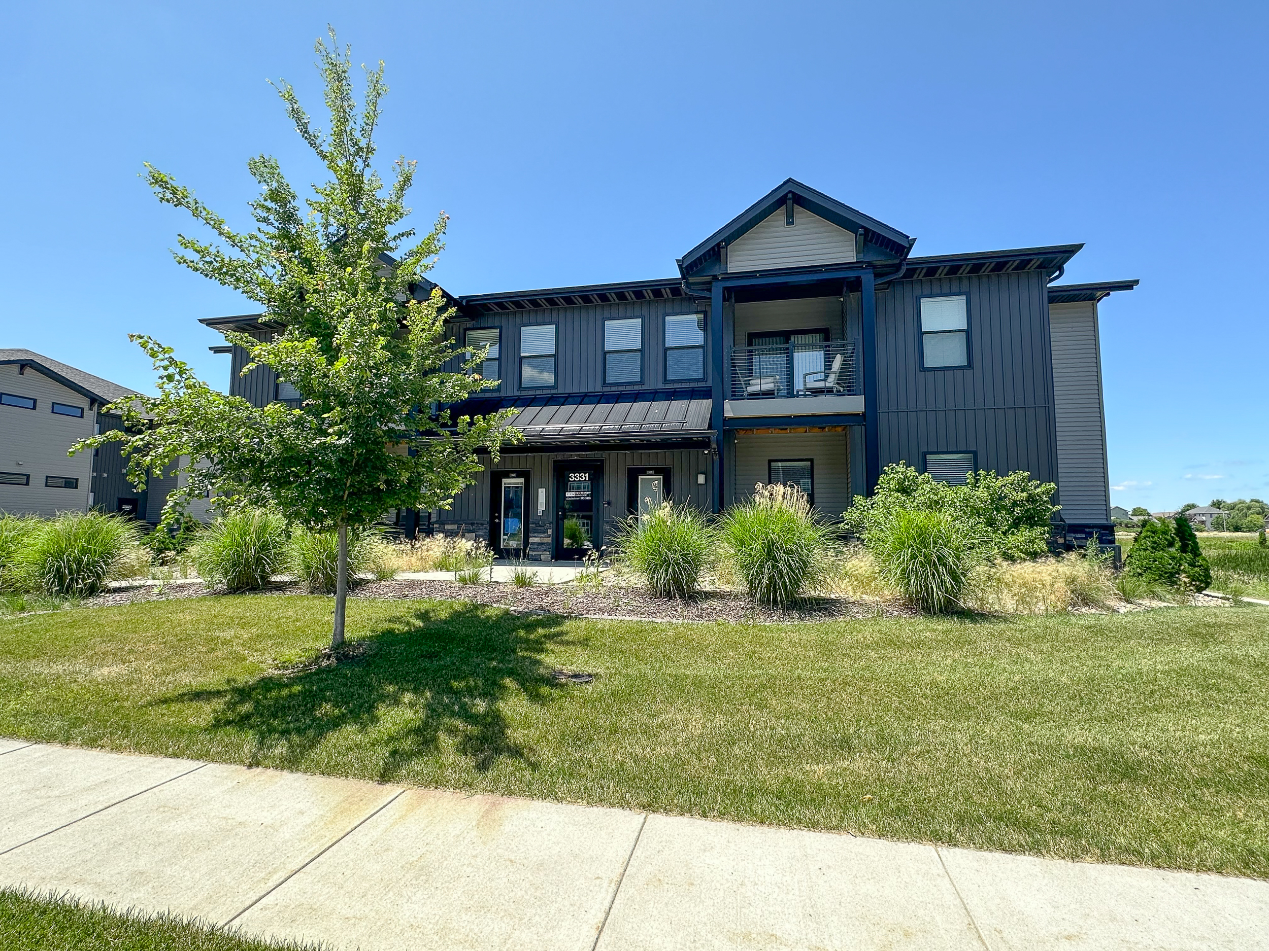 3331 Aurora Ave