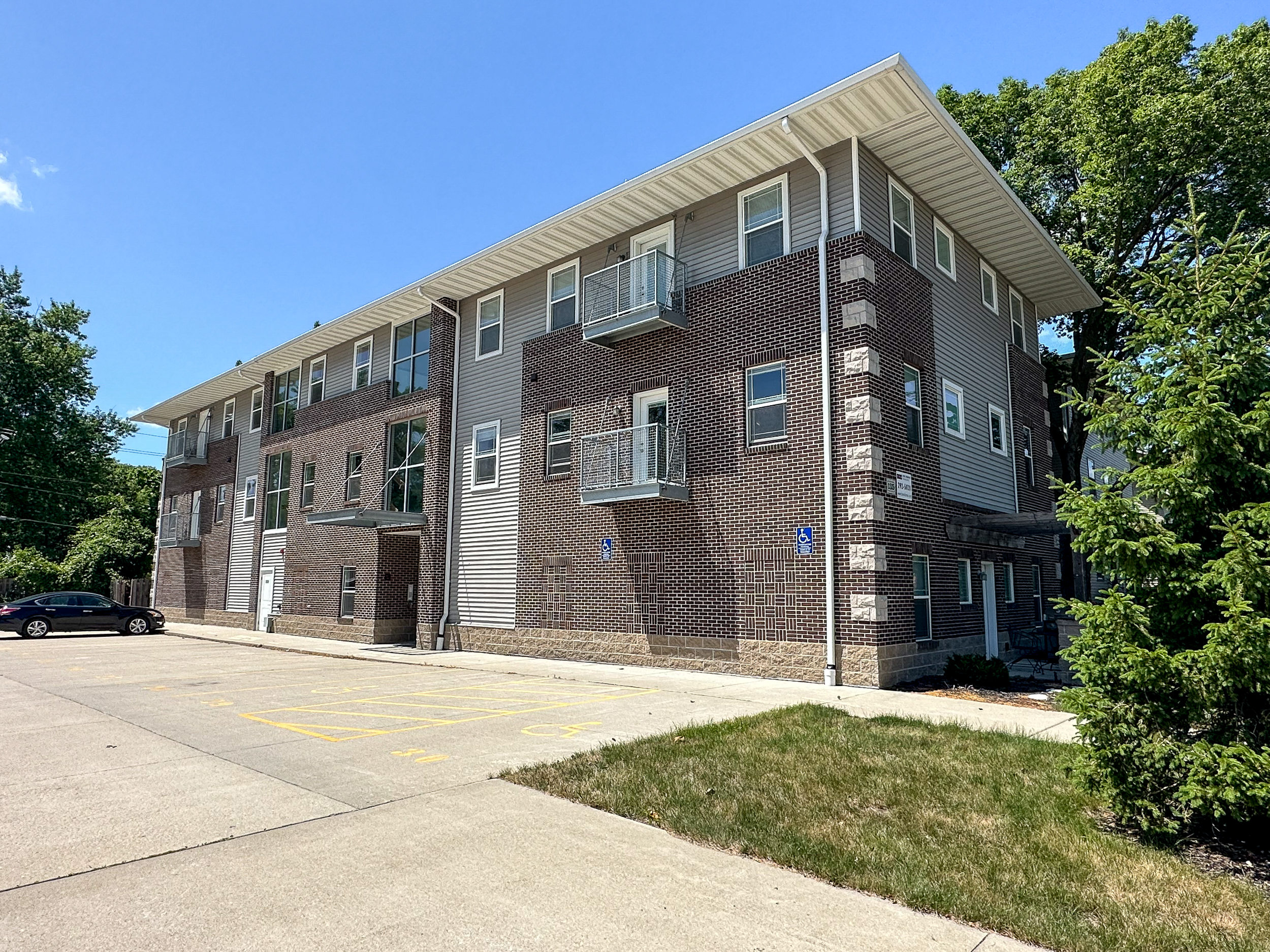 135 Campus Ave