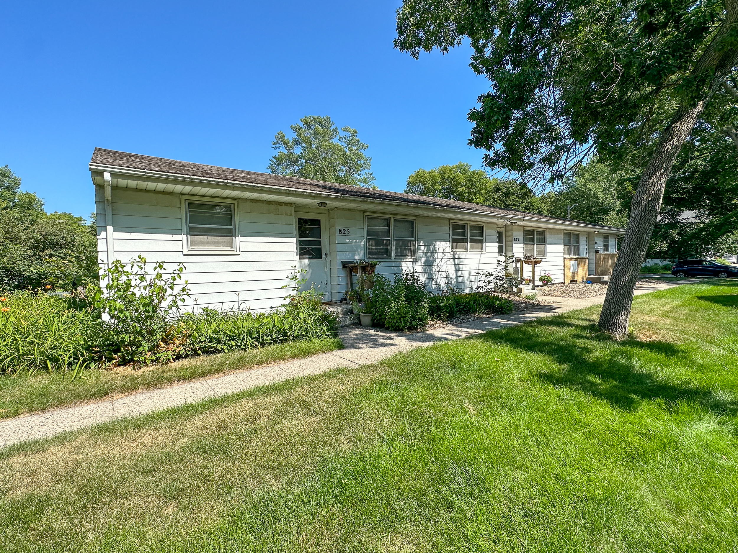 821-825 8th Street