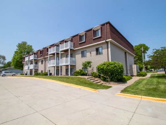 4518 Hutchison Street – Westbury