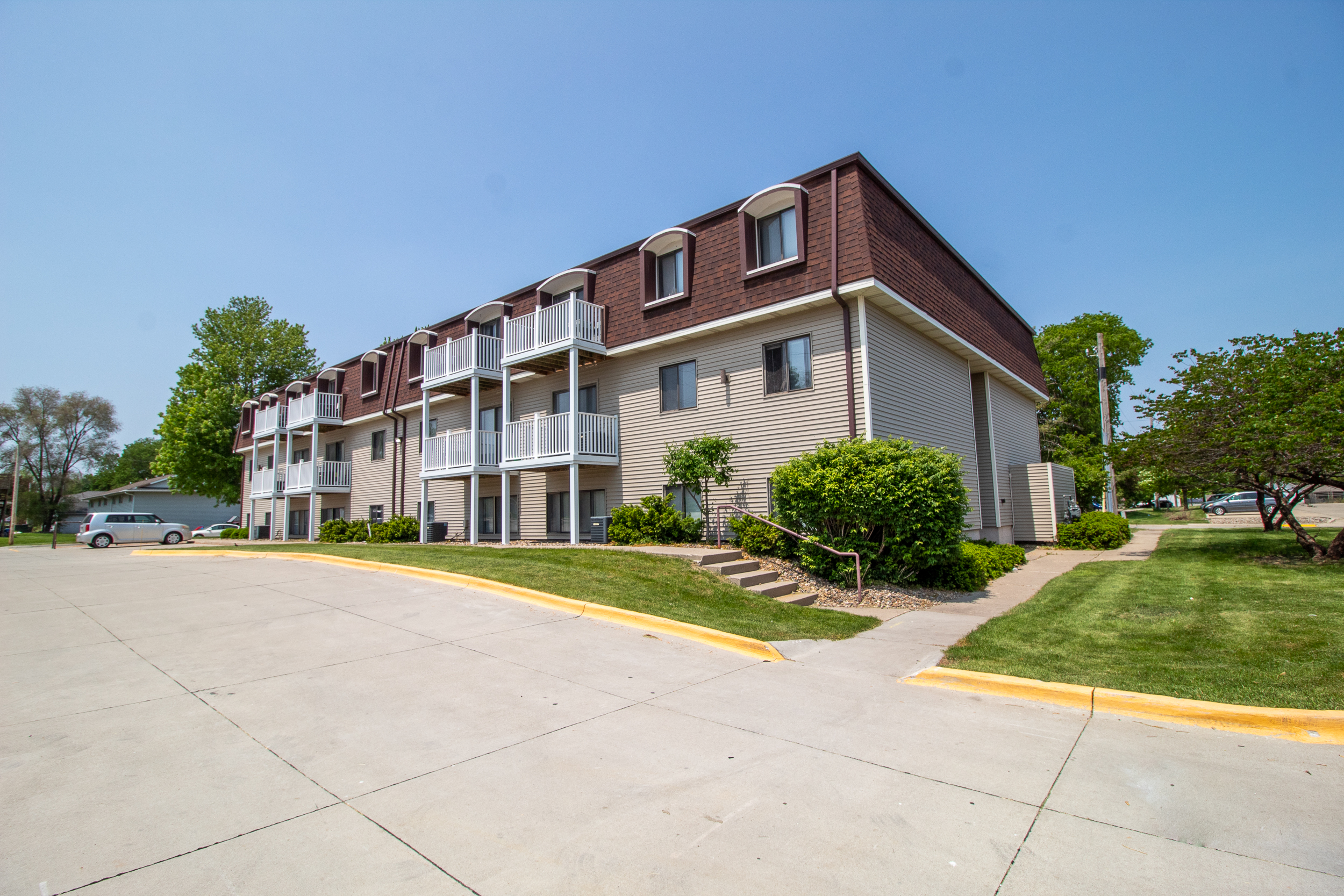 4518 Hutchison Street – Westbury