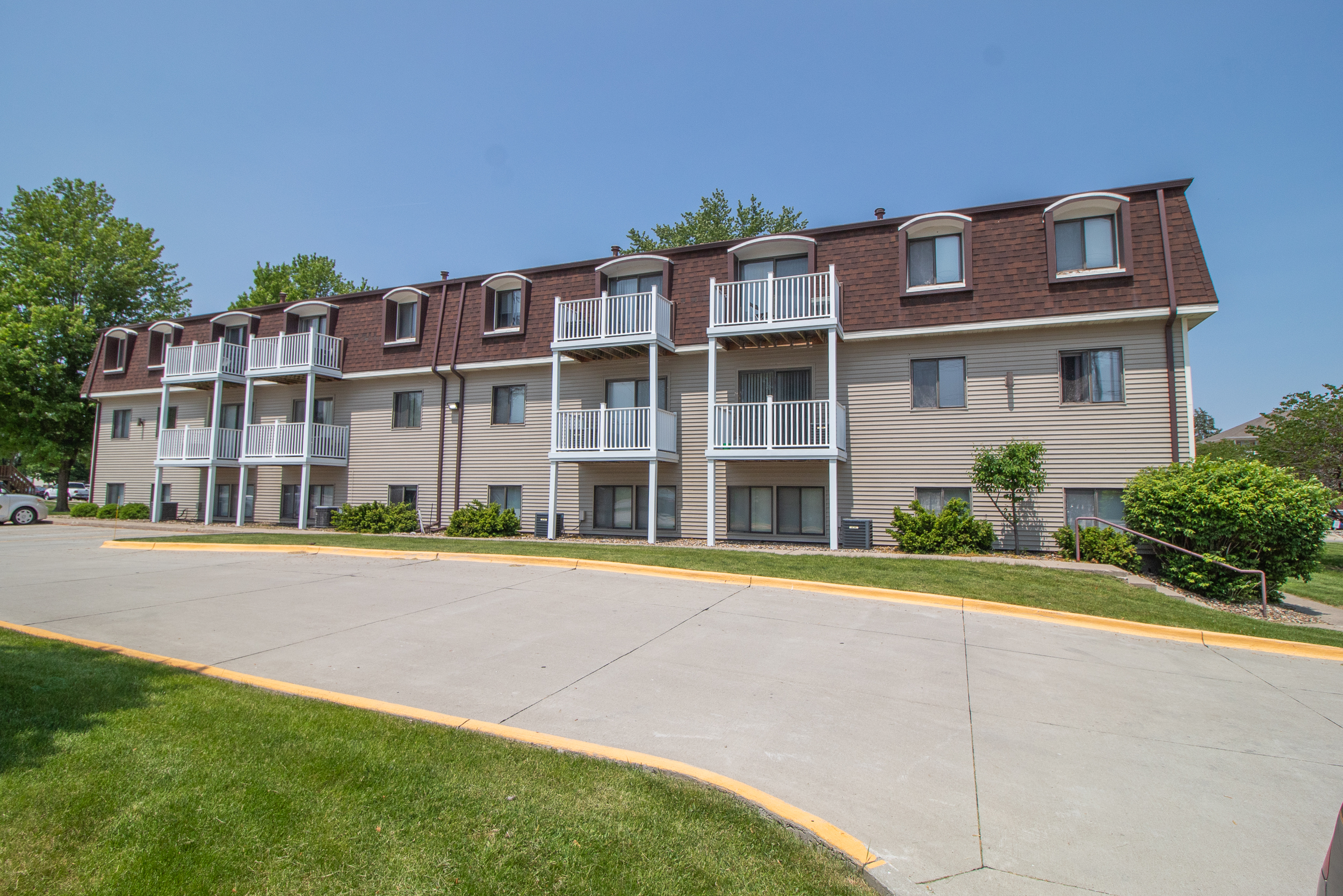 IMG_8712 4518 Hutchison Street – Westbury