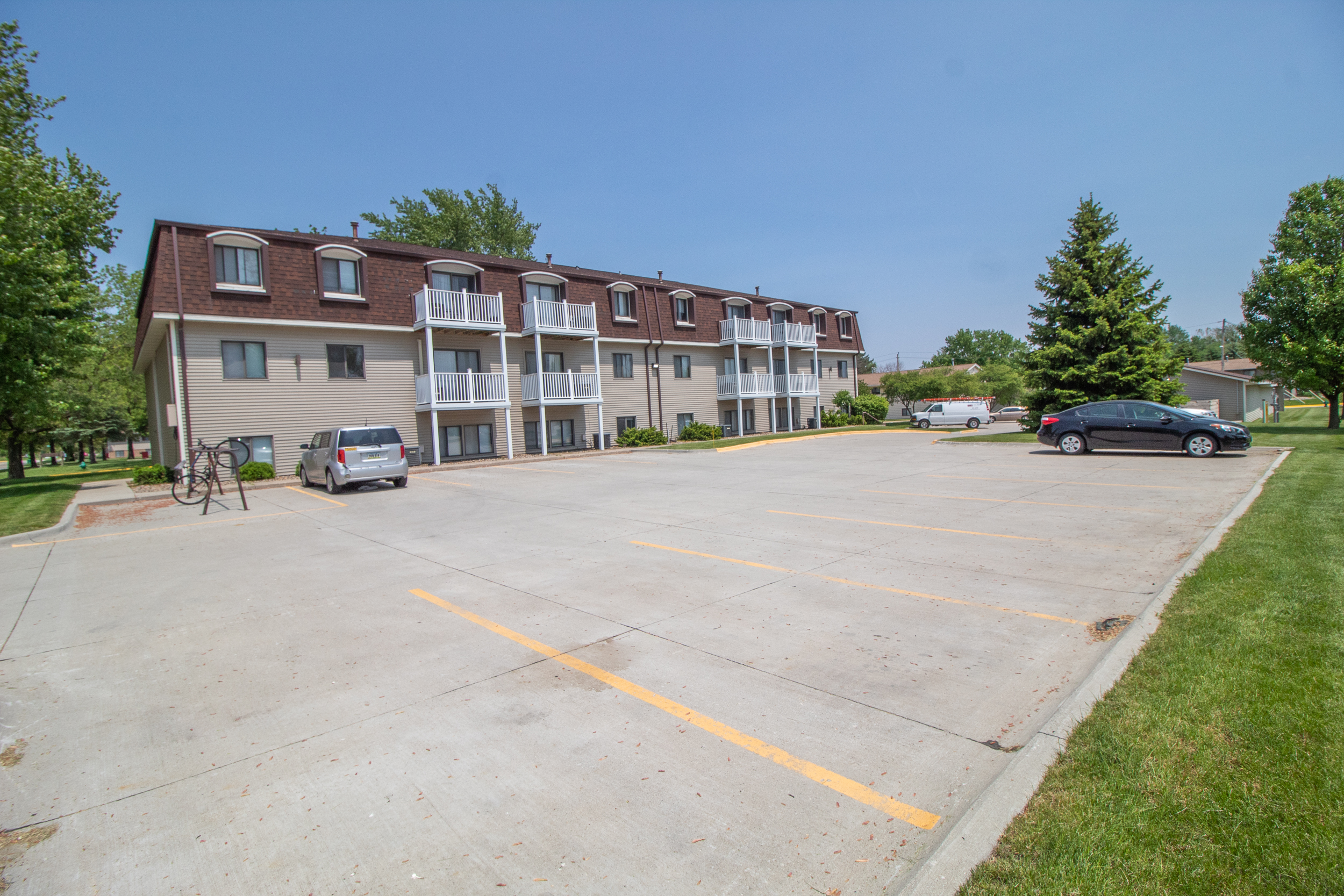 IMG_8714 4518 Hutchison Street – Westbury