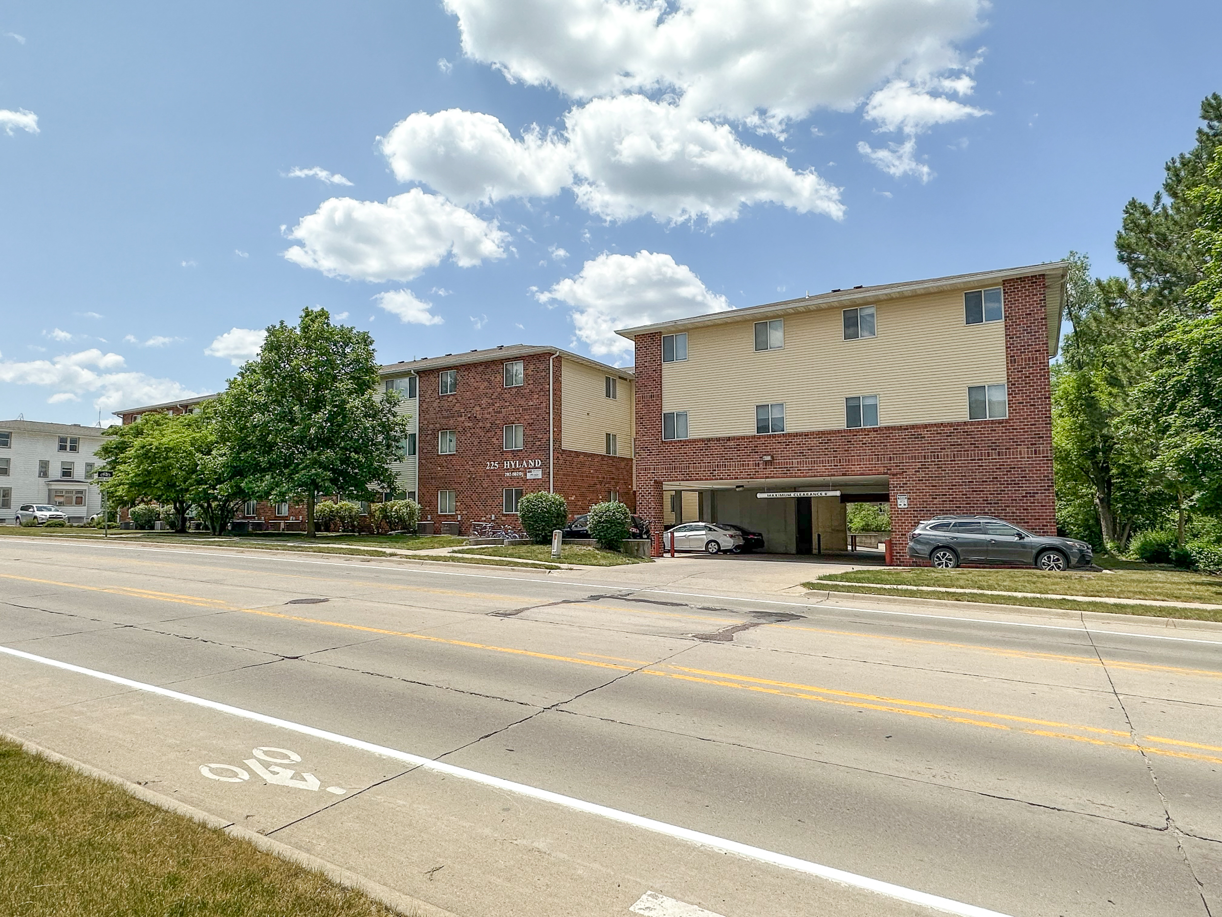225 N Hyland Ave