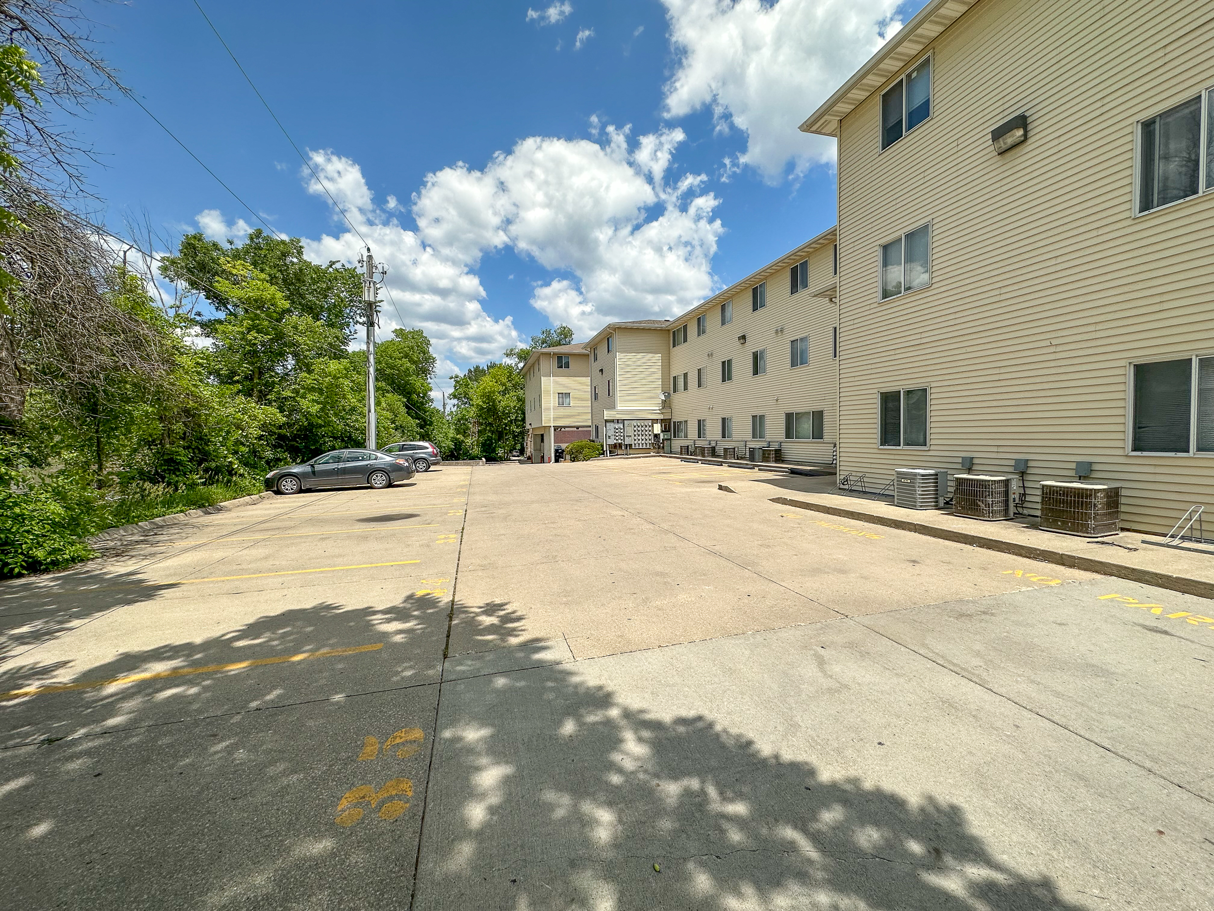 225 N Hyland Ave