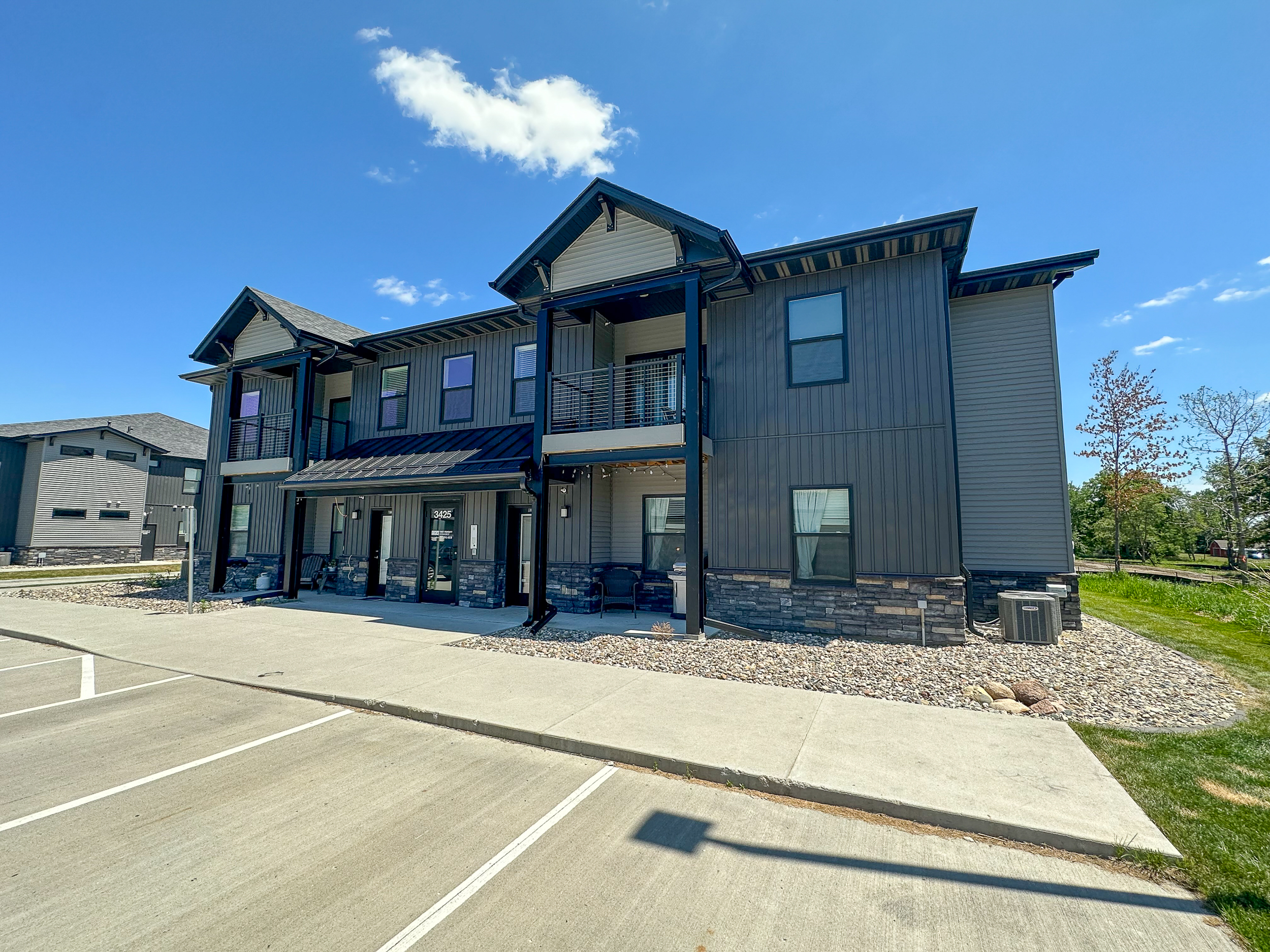 3425 Aurora Ave