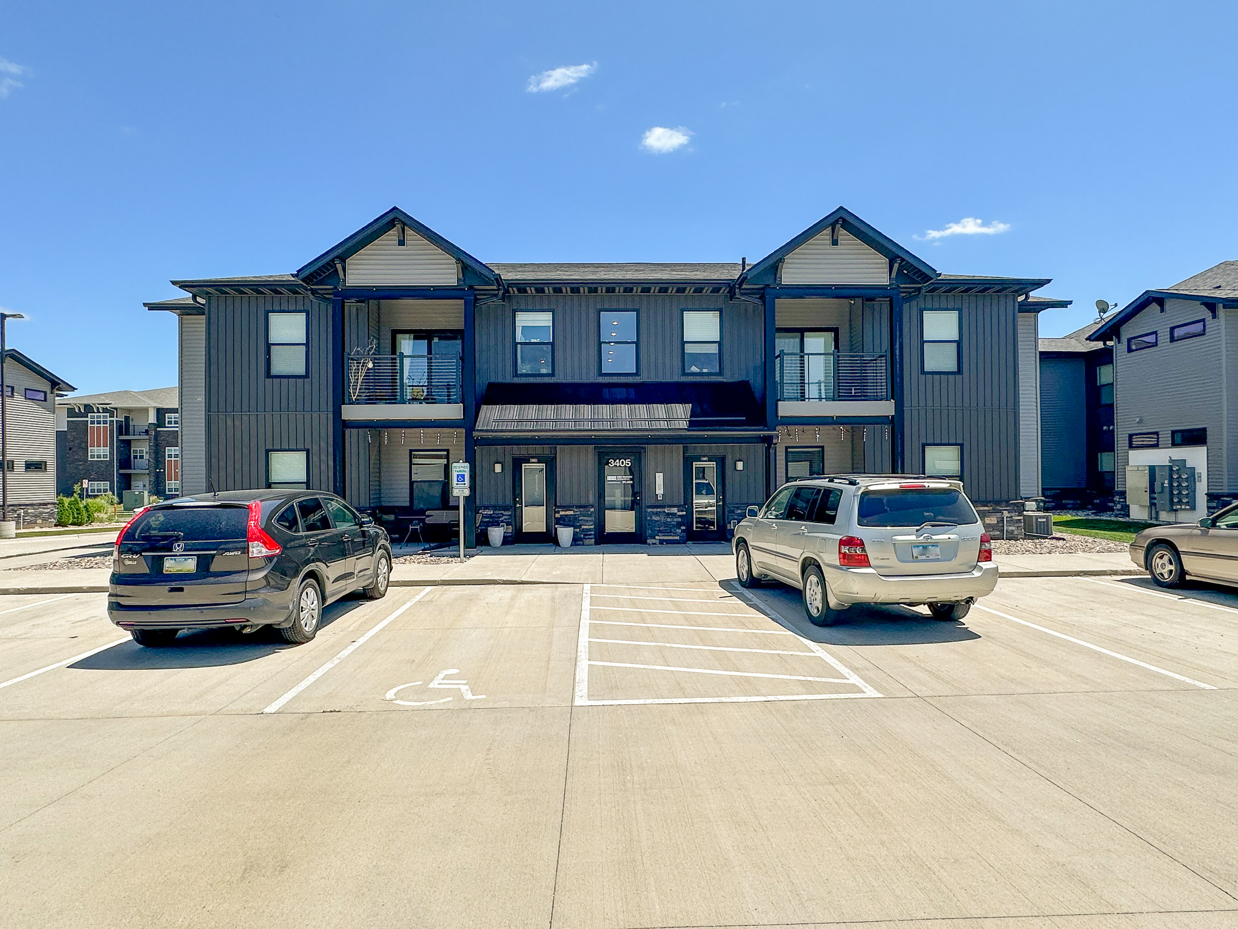 3405 Aurora Ave