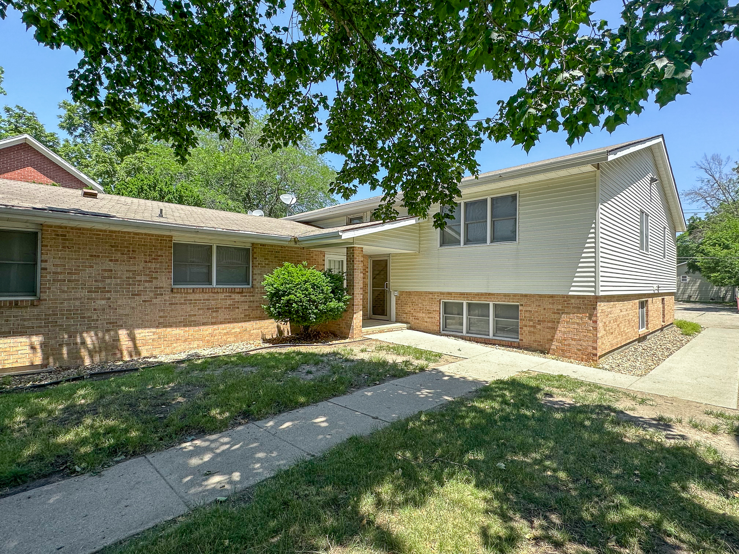 212 S. Walnut Ave