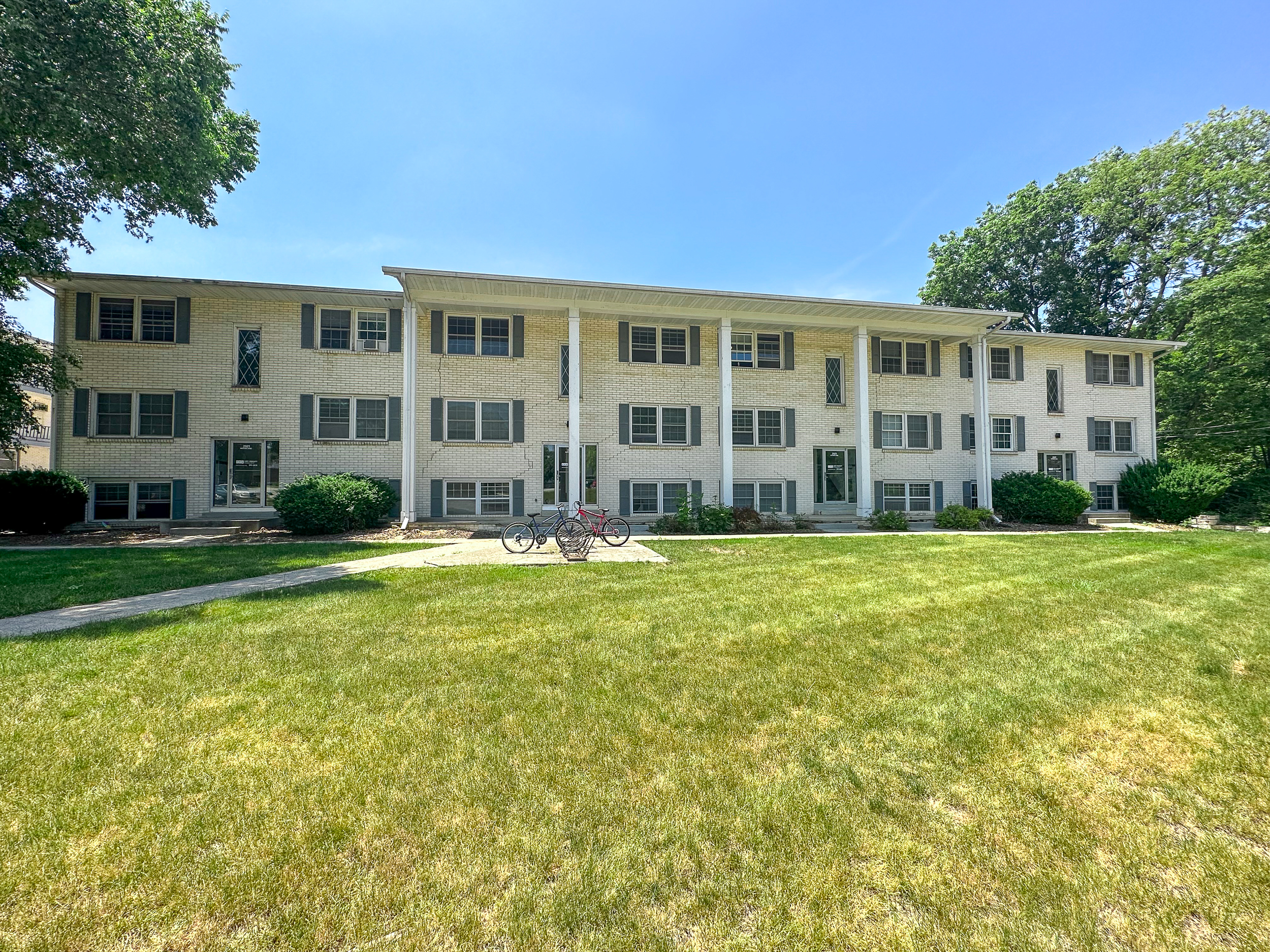 2921-2927 Woodland