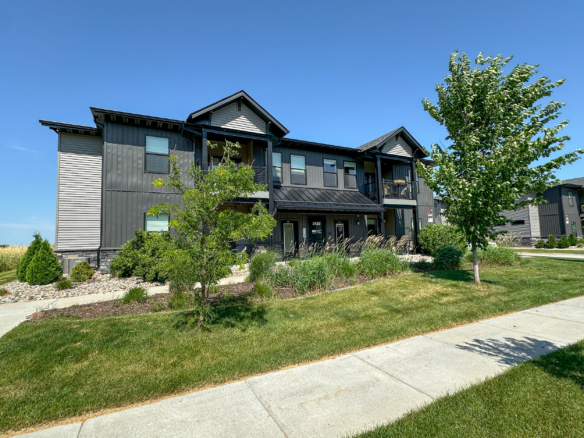 3425 Aurora Ave