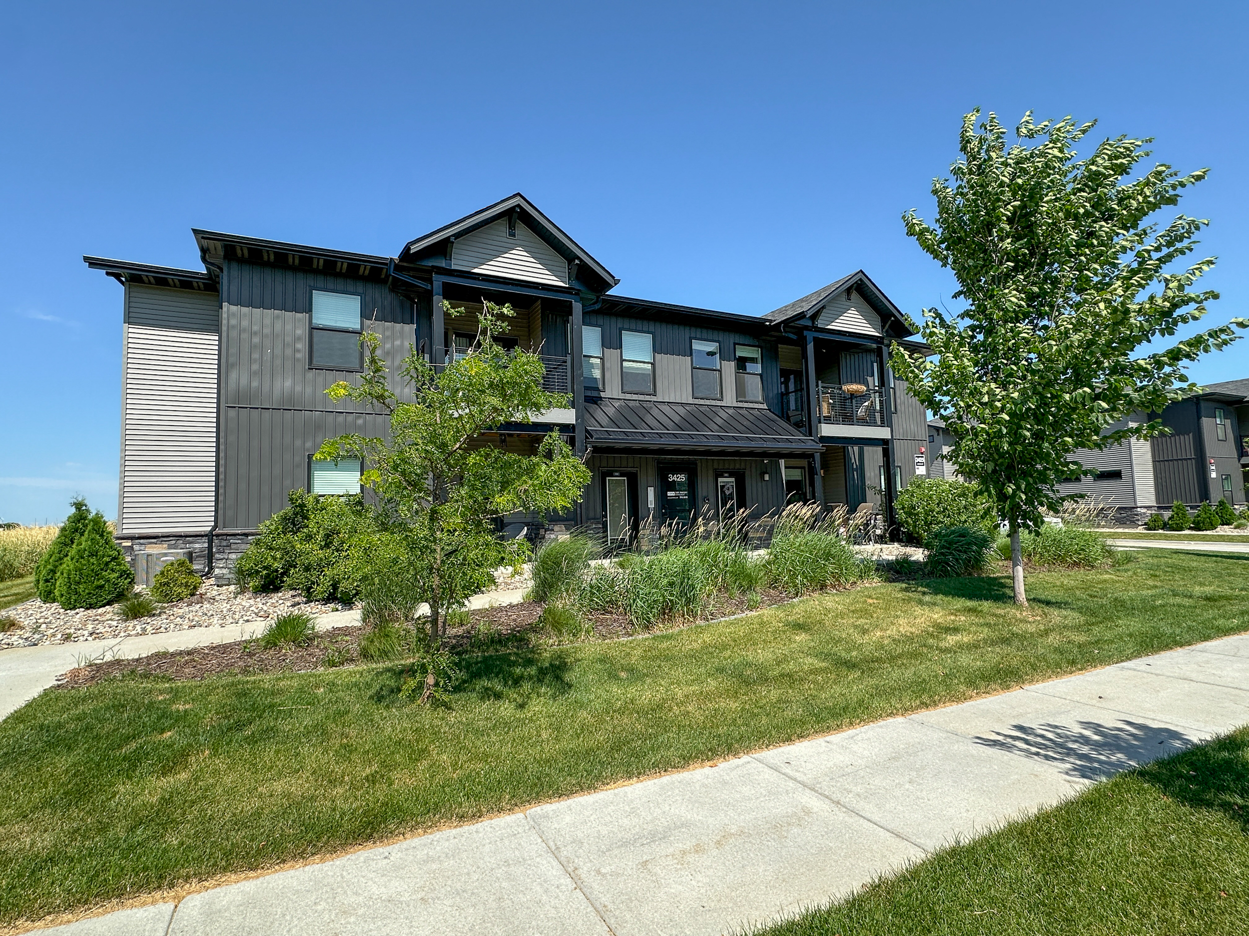 3425 Aurora Ave