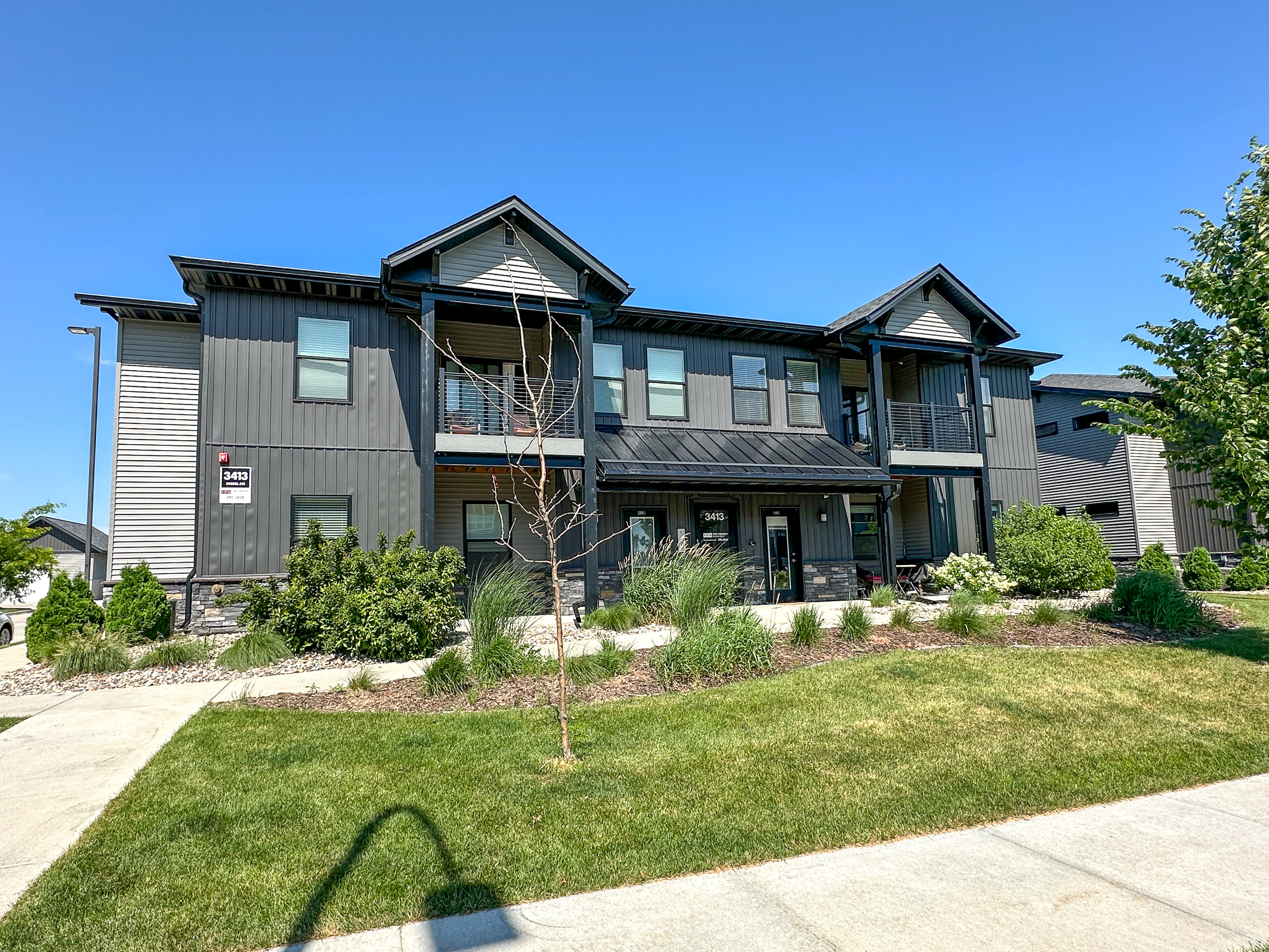 3413 Aurora Ave