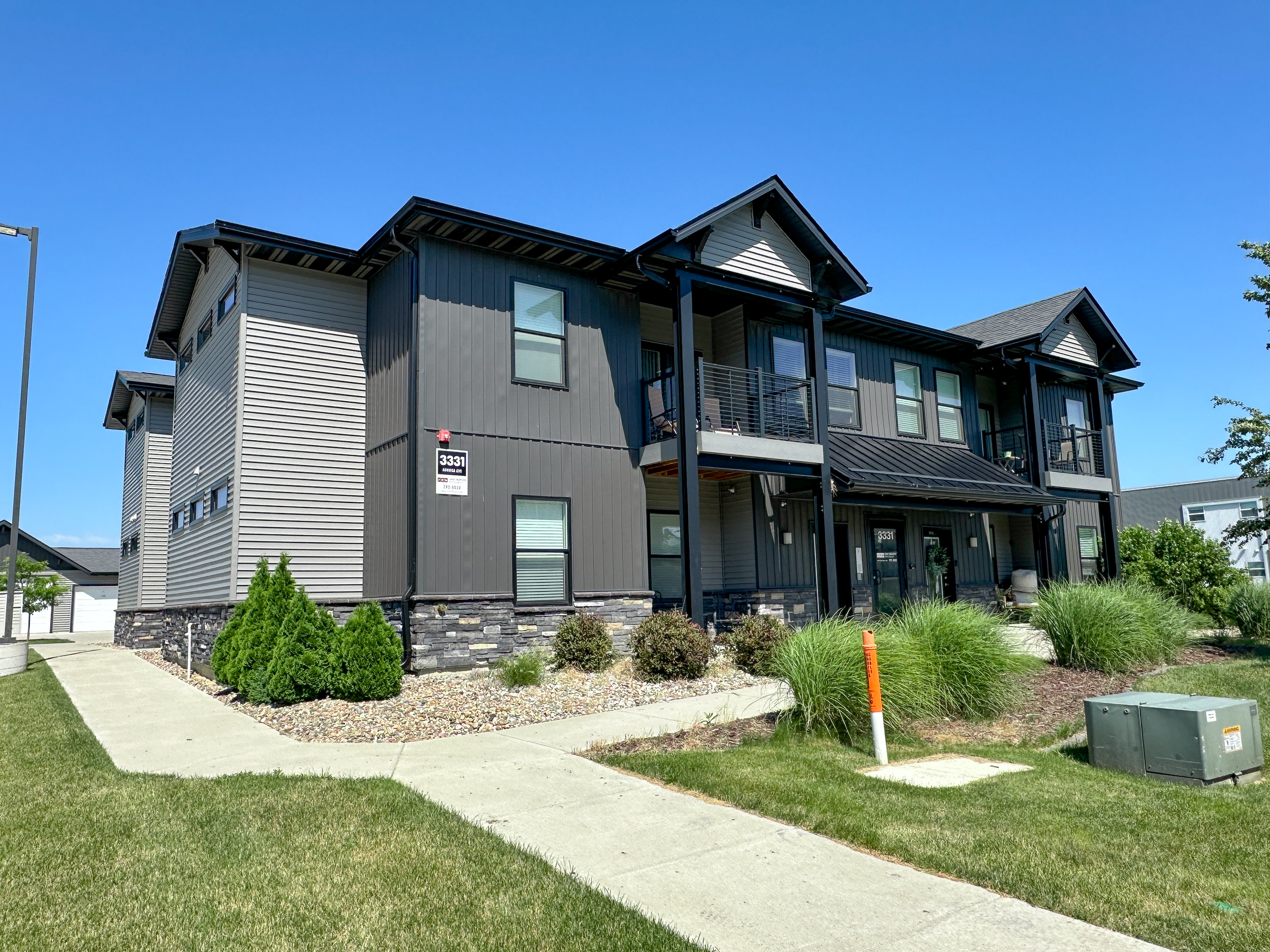 3331 Aurora Ave