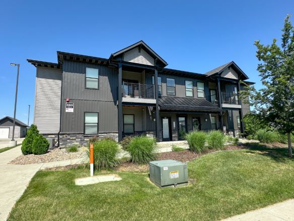 3331 Aurora Ave