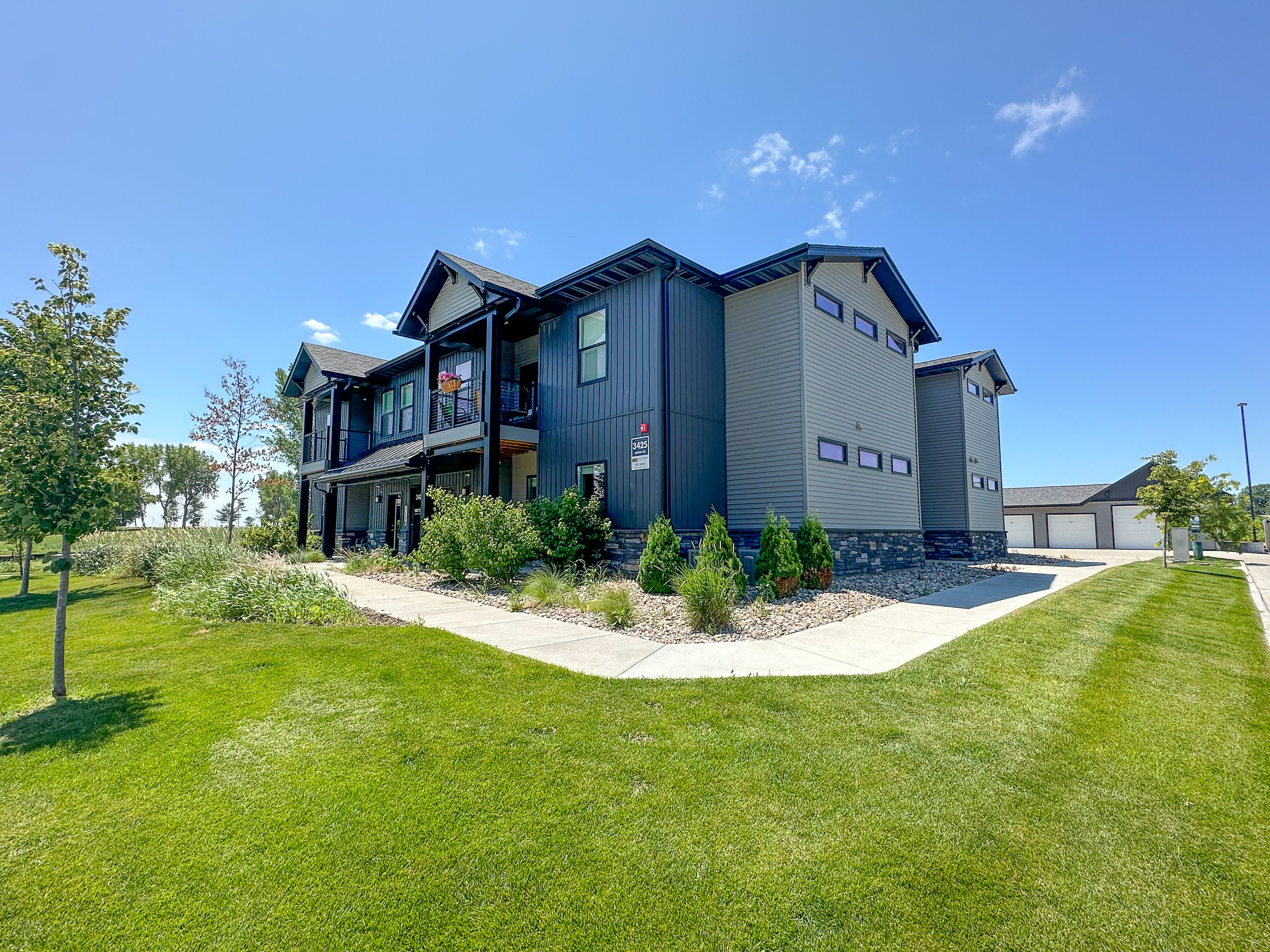 3425 Aurora Ave