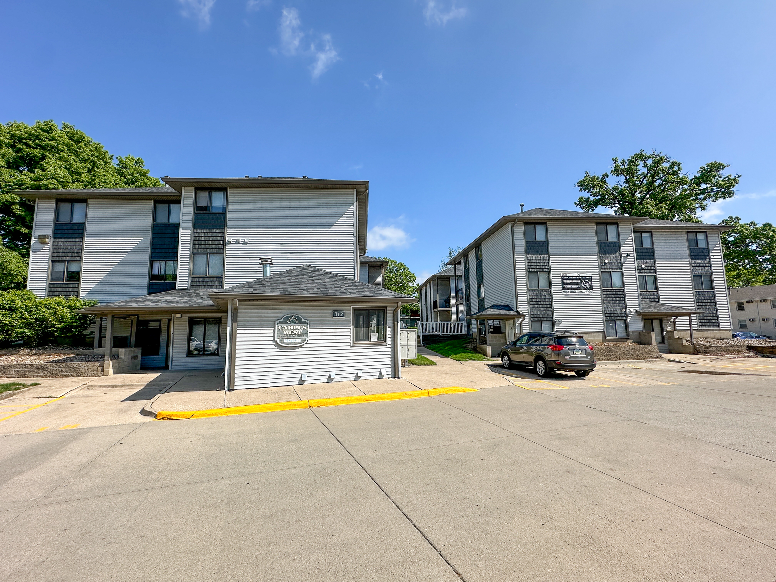 312-320 Hillcrest Ave