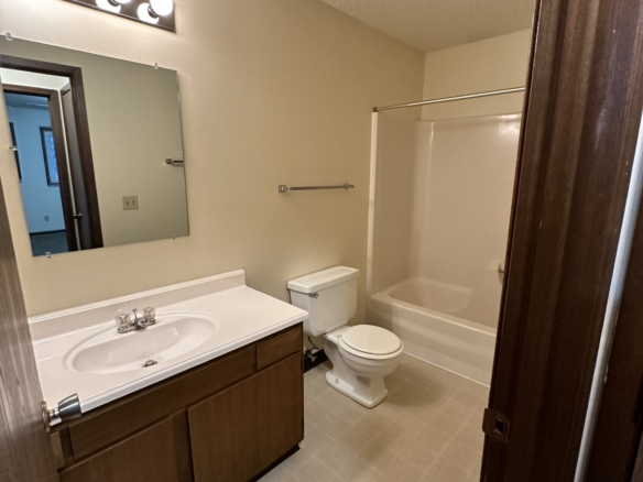 4210 Lincoln Swing – Remodeled