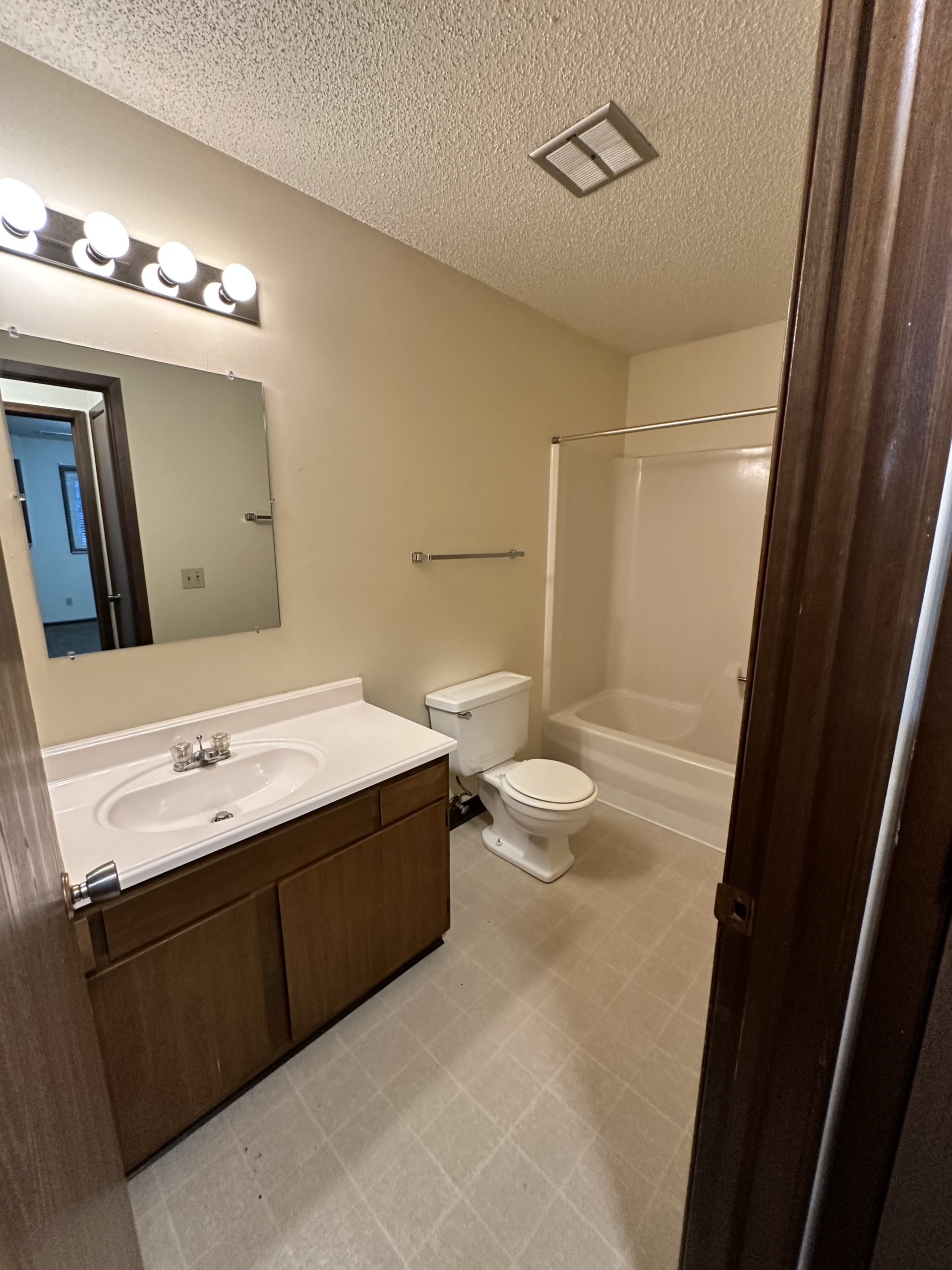 4210 Lincoln Swing – Remodeled