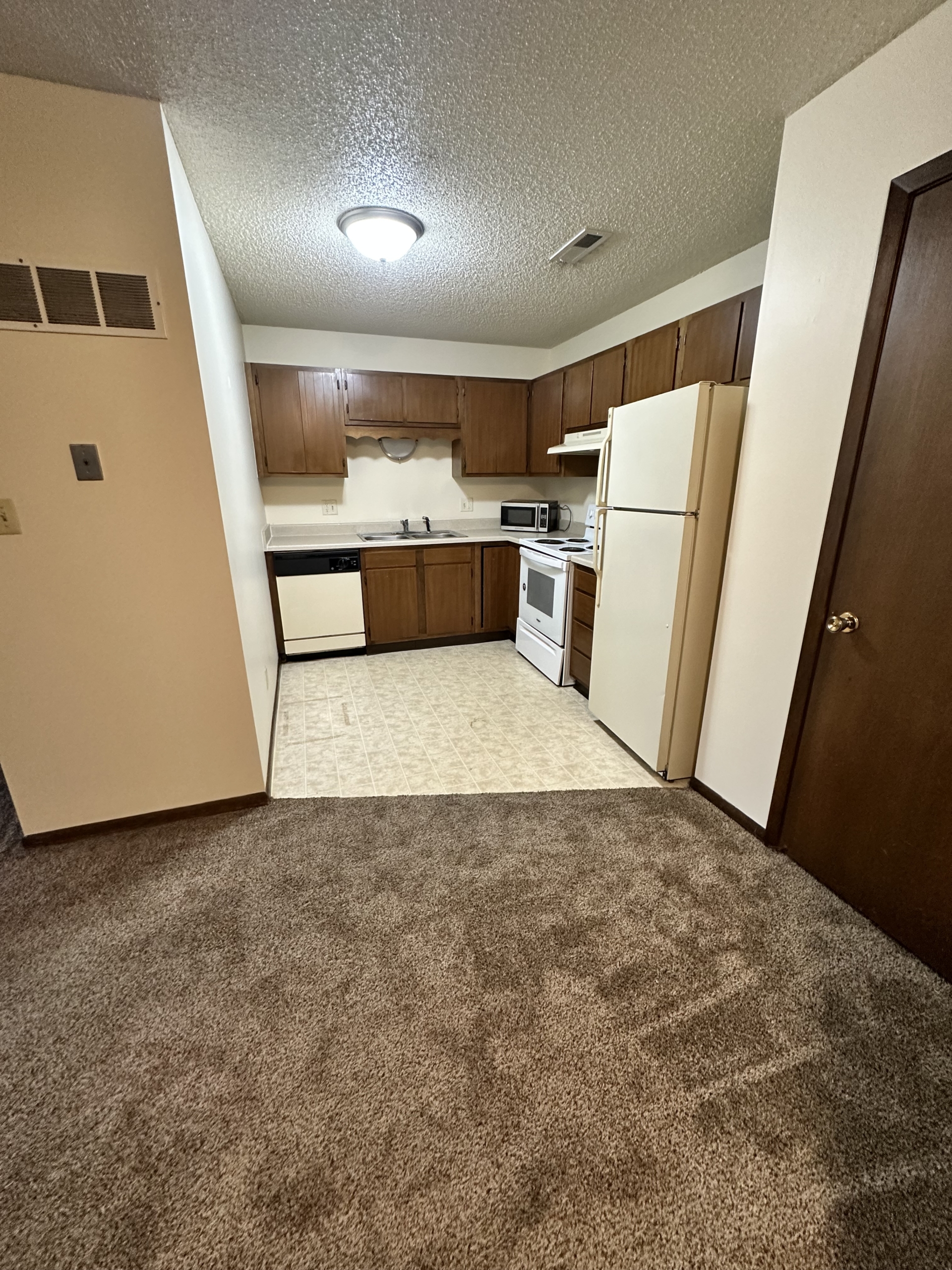 4210 Lincoln Swing – Remodeled